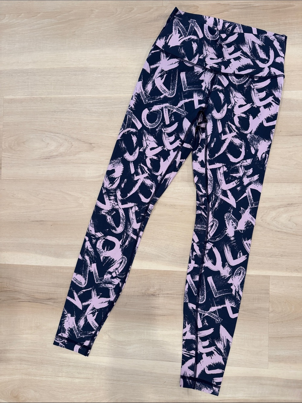 Lululemon women’s Printed Leggings - Pink on Navy. Size 6.